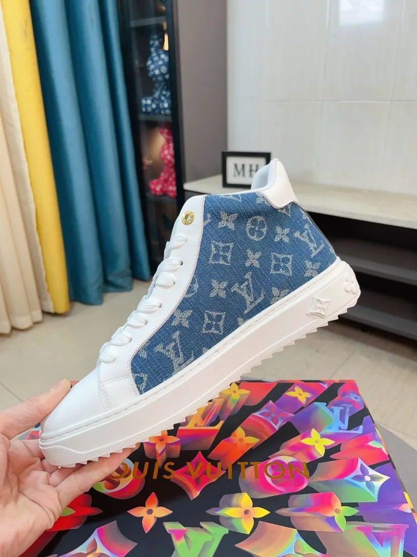 Men's shoes 💰560🌹🌹【LV】New men's high-top shoes, ‌global limited edition💯 shoes‌ are made of ‌original silk leather➕cowhide lining🐂top-grade workmanship! ‌Inner padding for feet: pure imported sheepskin lining, strappy sneakers, comfortable and breathable✅ luxurious and noble!! Men's shoe size: 38-44 💮